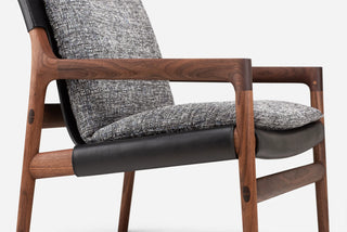 Sela Lounge Chair - Narrow Arms by De La Espada