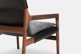 Sela Lounge Chair - Narrow Arms by De La Espada