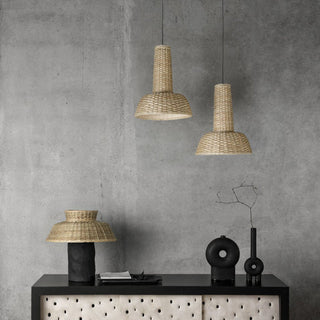 Lampe de table Strikah par Victoria Yakusha