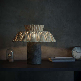 Lampe de table Strikah par Victoria Yakusha