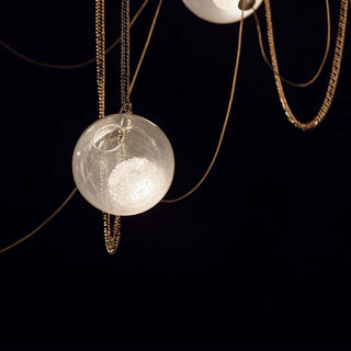 Suspension Abysse 03 par Larose Guyon