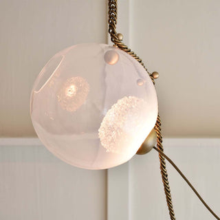 Suspension Abysse 03 par Larose Guyon