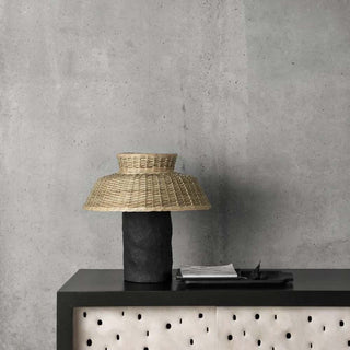 Lampe de table Strikah par Victoria Yakusha